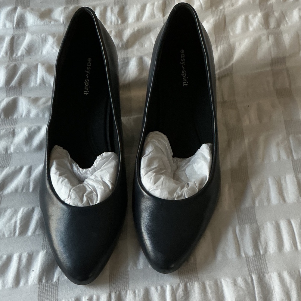 Easy Spirit Elegant Black Heels